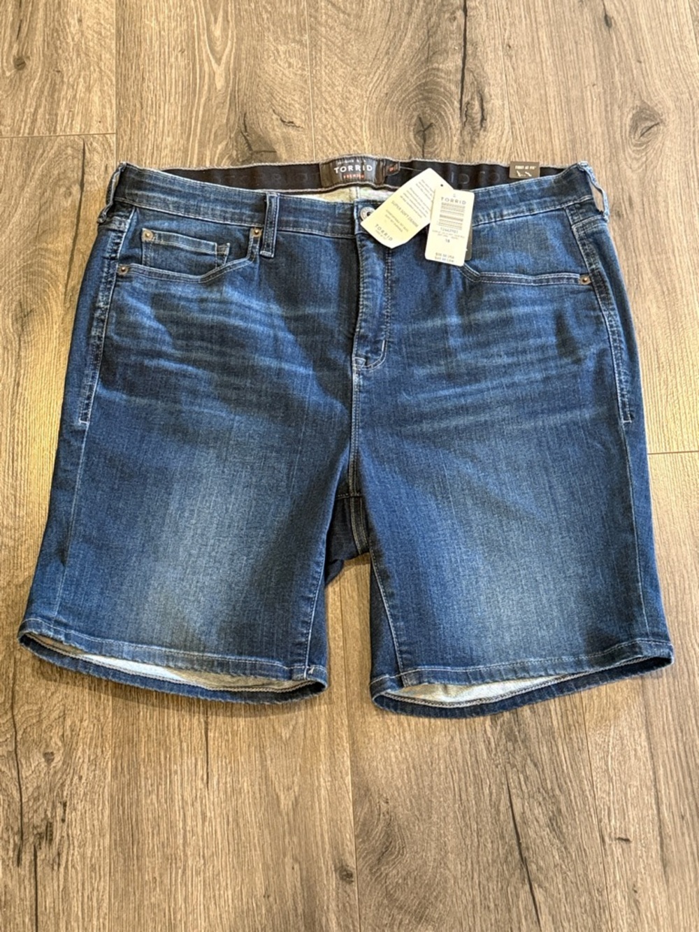 💜Torrid Classic Dark Indigo Womens Jean Shorts Comfortable Sexy Soft Denim Chic